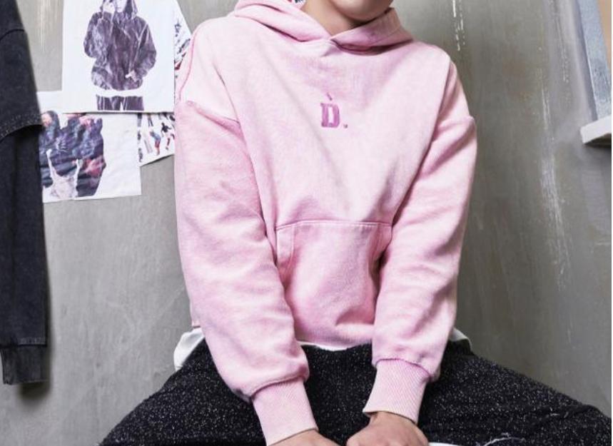 成本 60 元卖上千,明星割粉丝韭菜一个比一个狠