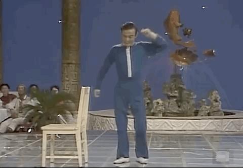 《繁花》游本昌：年轻颜值不输胡歌，曾赔光家产，出家修行，90岁再翻红