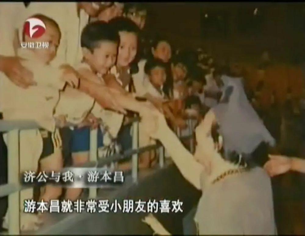 《繁花》游本昌：年轻颜值不输胡歌，曾赔光家产，出家修行，90岁再翻红