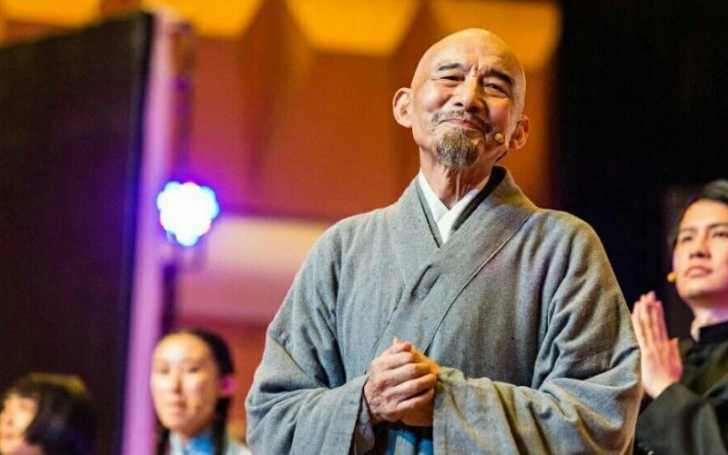 《繁花》游本昌：年轻颜值不输胡歌，曾赔光家产，出家修行，90岁再翻红