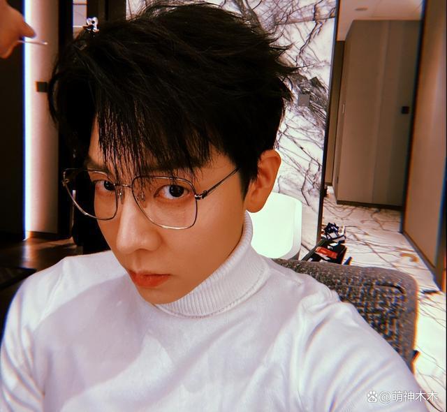 胡夏女友疑似金晨？两人互动细节被扒，男方曾自曝暗恋某艺人