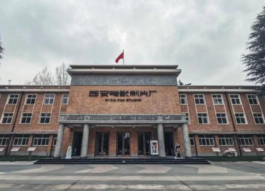 张末：两次目睹父亲张艺谋移情，母亲的悲剧在自己身上重演