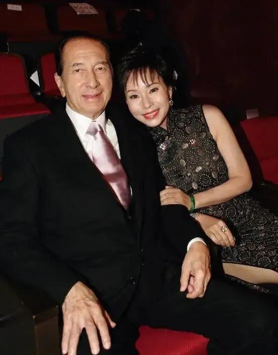“赌王最丑女儿”何超雄：被嫌弃半生，却活成了豪门清流
