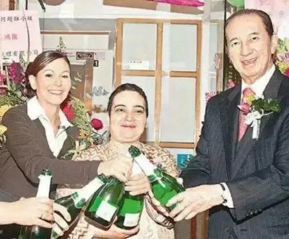 “赌王最丑女儿”何超雄：被嫌弃半生，却活成了豪门清流