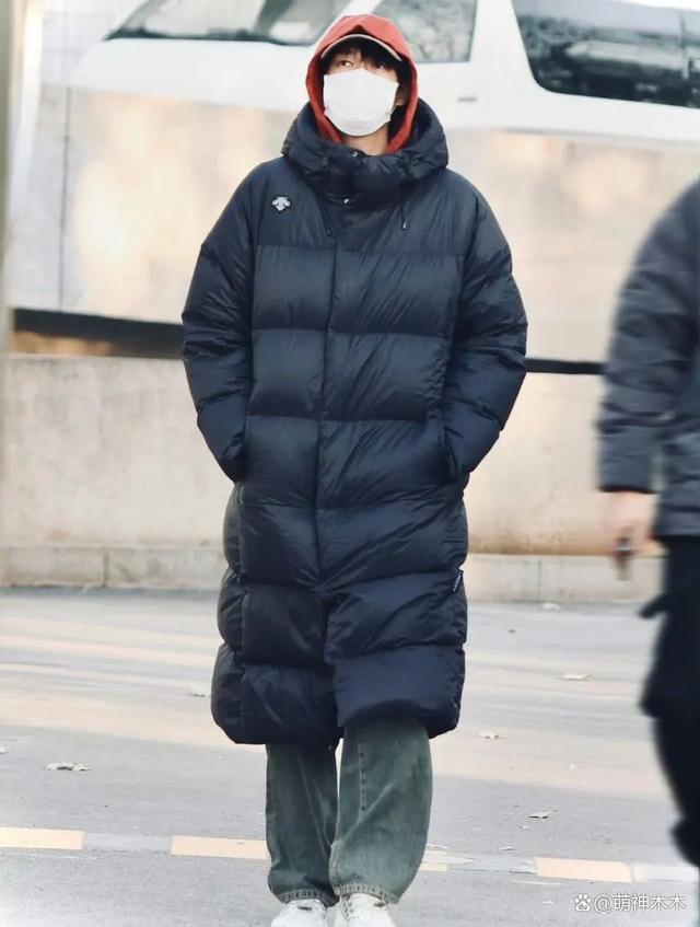 魏大勋三登春晚，穿千元外套独自彩排，或将参与歌舞类节目