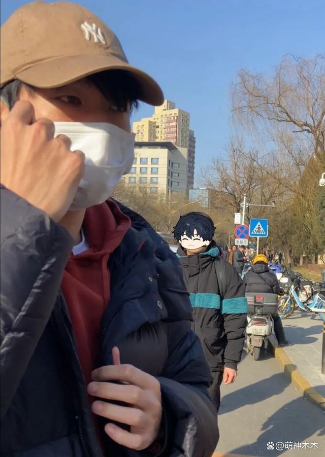 魏大勋三登春晚，穿千元外套独自彩排，或将参与歌舞类节目