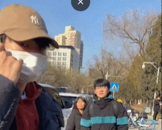 魏大勋三登春晚，穿千元外套独自彩排，或将参与歌舞类节目