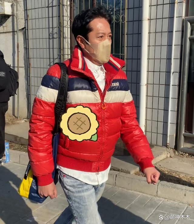 魏大勋三登春晚，穿千元外套独自彩排，或将参与歌舞类节目