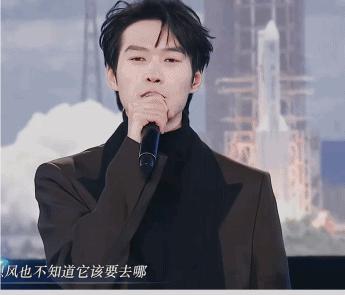 魏大勋三登春晚，穿千元外套独自彩排，或将参与歌舞类节目