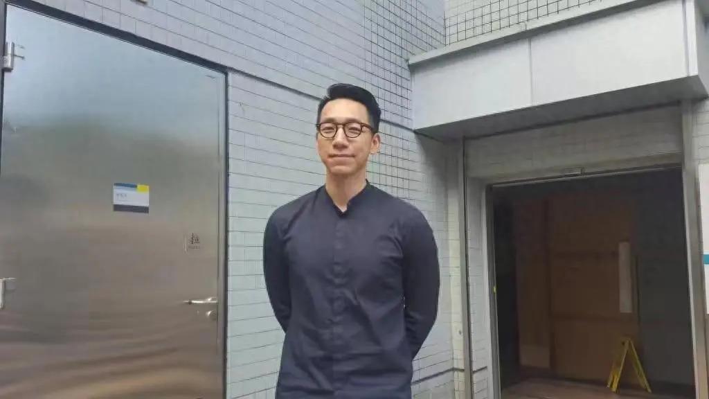 42岁港星烧炭自杀！曾撞破前妻与男友人吃饭，拳打对方被捕