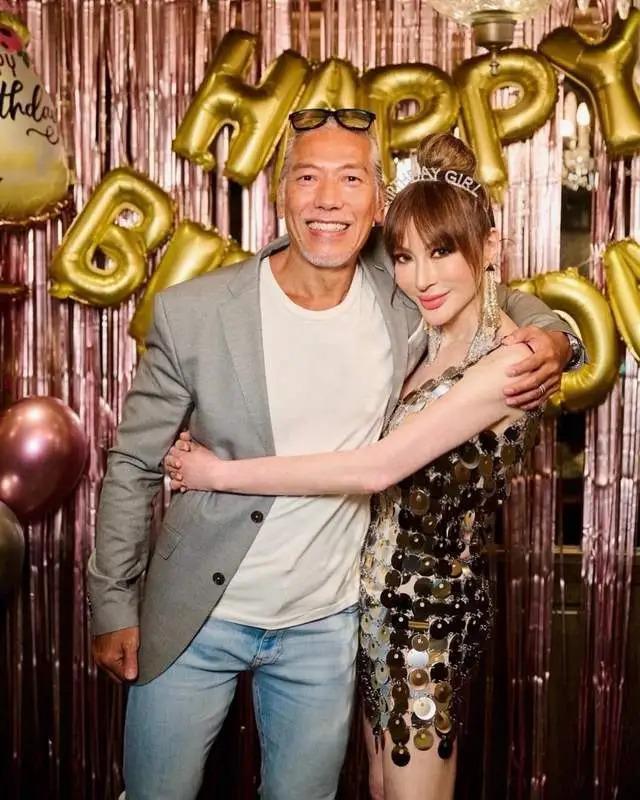 多位港星参加饭局！张耀扬敬酒懂规矩，吴启华喝到脸通红