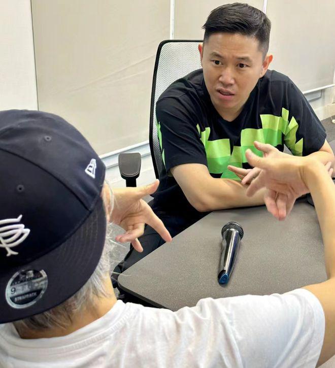 周星驰约见董成鹏：大鹏当场秀rap，引发星爷爆笑！