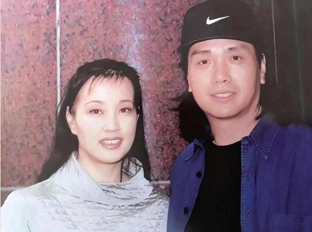痴情种伍卫国：与刘晓庆分开后不拍戏不结婚，如今怎样了