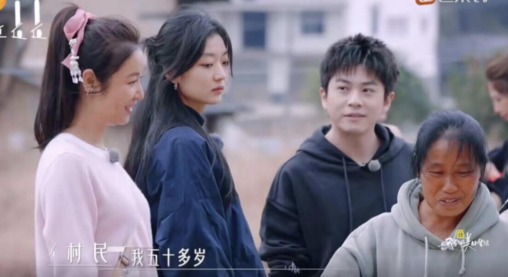 粉色娇嫩，你几岁了？喜欢演少女的林心如，被村民一句话打脸