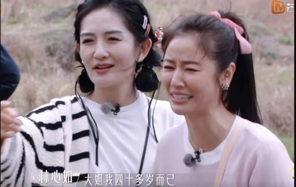 粉色娇嫩，你几岁了？喜欢演少女的林心如，被村民一句话打脸