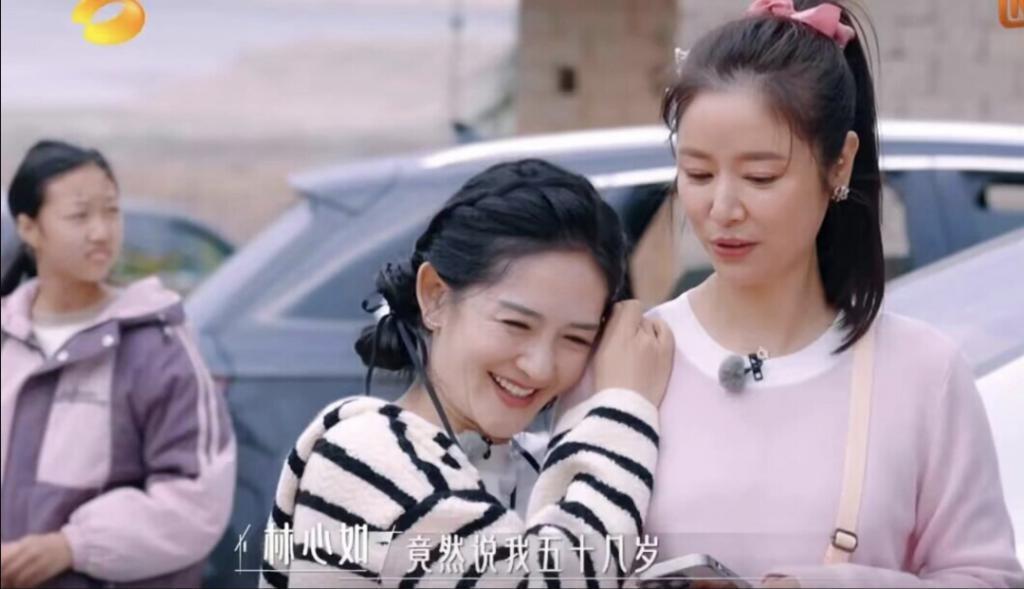 粉色娇嫩，你几岁了？喜欢演少女的林心如，被村民一句话打脸