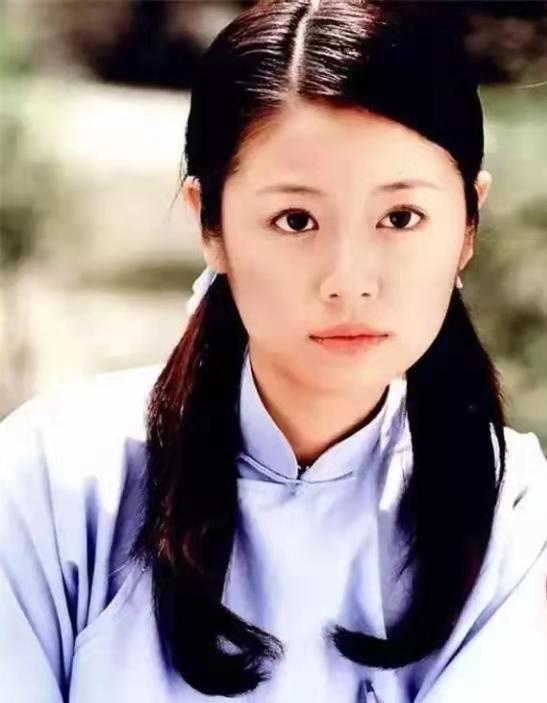 粉色娇嫩，你几岁了？喜欢演少女的林心如，被村民一句话打脸