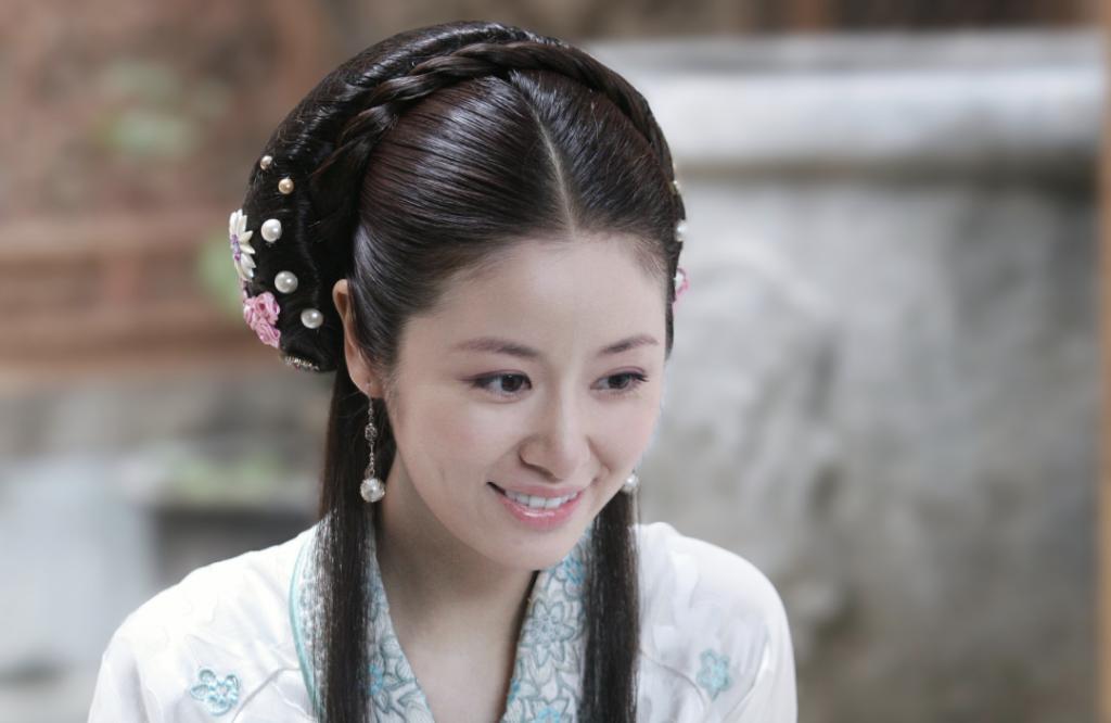 粉色娇嫩，你几岁了？喜欢演少女的林心如，被村民一句话打脸