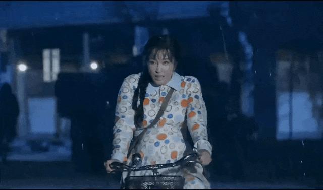 粉色娇嫩，你几岁了？喜欢演少女的林心如，被村民一句话打脸