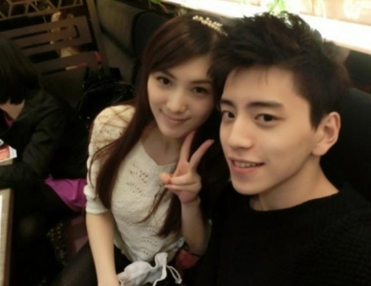 不是吧？？什么时候分手的？！