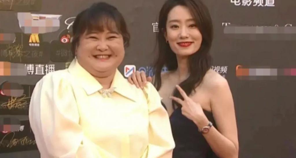 贾玲“整容式”近照曝光,41岁变20岁,网友:瘦得脱相不好看