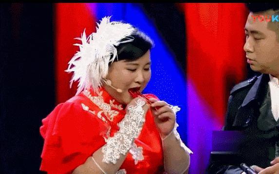 贾玲“整容式”近照曝光,41岁变20岁,网友:瘦得脱相不好看