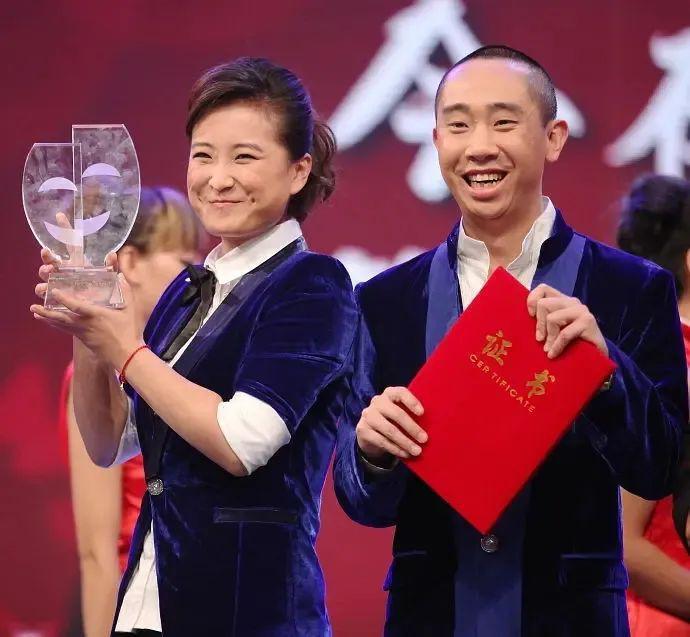 贾玲“整容式”近照曝光,41岁变20岁,网友:瘦得脱相不好看