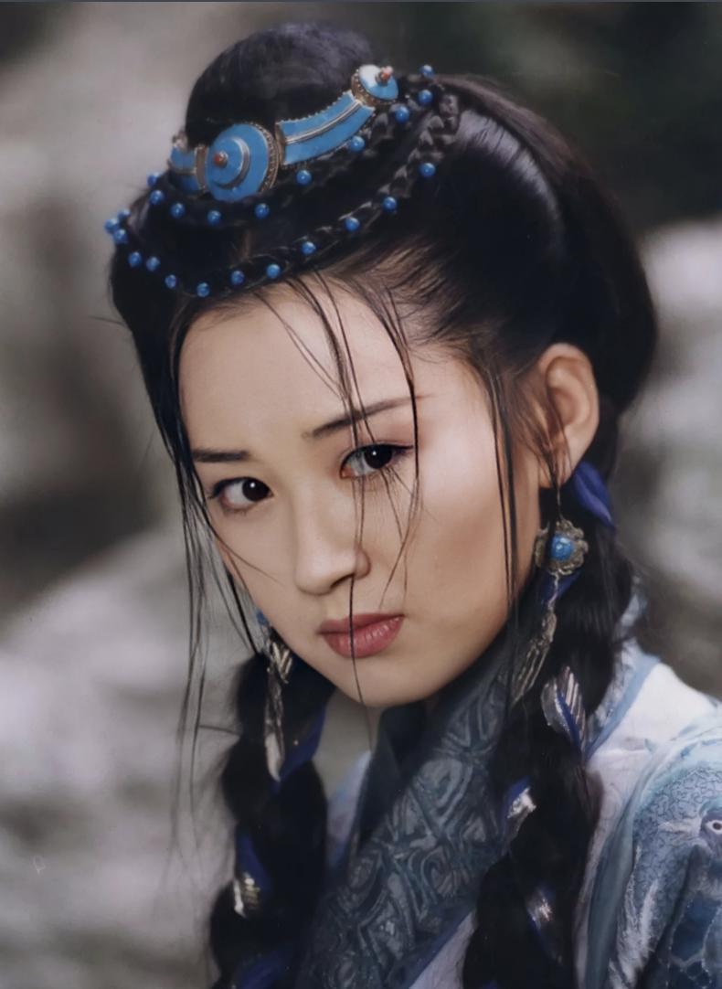 好家伙！王晶拍《笑傲江湖》就算了，还请来张雨绮演东方不败