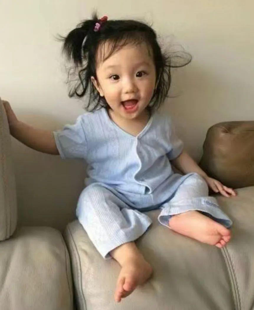 还记得洪欣的女儿吗？10岁的她完美继承妈妈美貌！