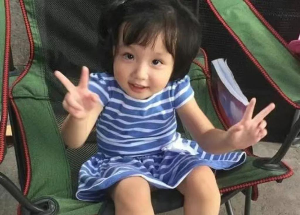 还记得洪欣的女儿吗？10岁的她完美继承妈妈美貌！