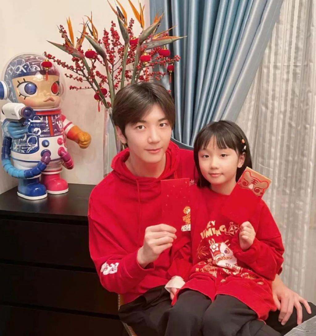 还记得洪欣的女儿吗？10岁的她完美继承妈妈美貌！