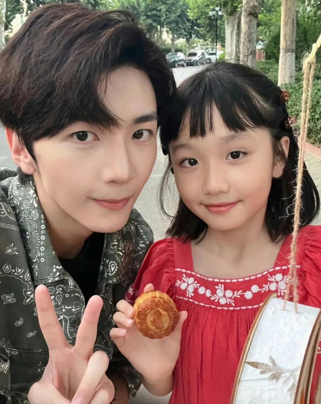 还记得洪欣的女儿吗？10岁的她完美继承妈妈美貌！