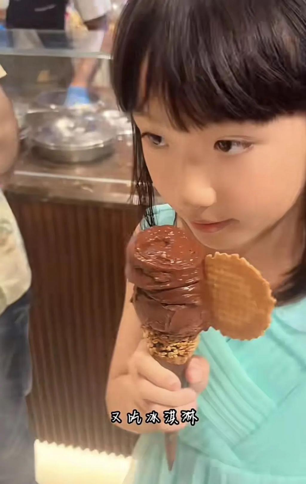 还记得洪欣的女儿吗？10岁的她完美继承妈妈美貌！