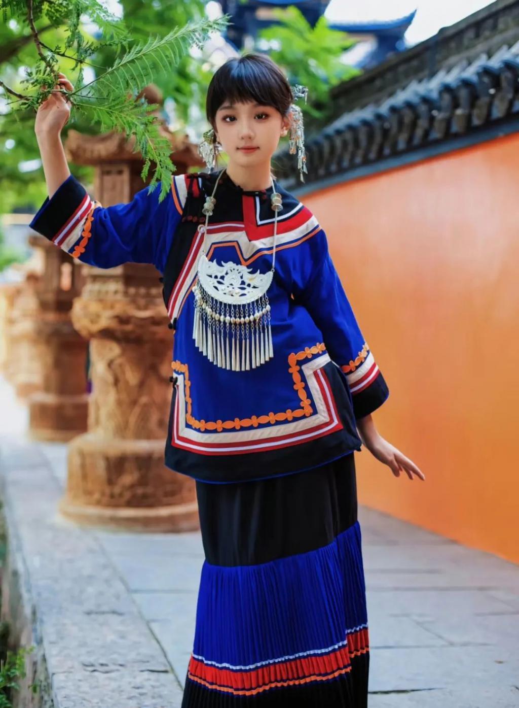 还记得洪欣的女儿吗？10岁的她完美继承妈妈美貌！