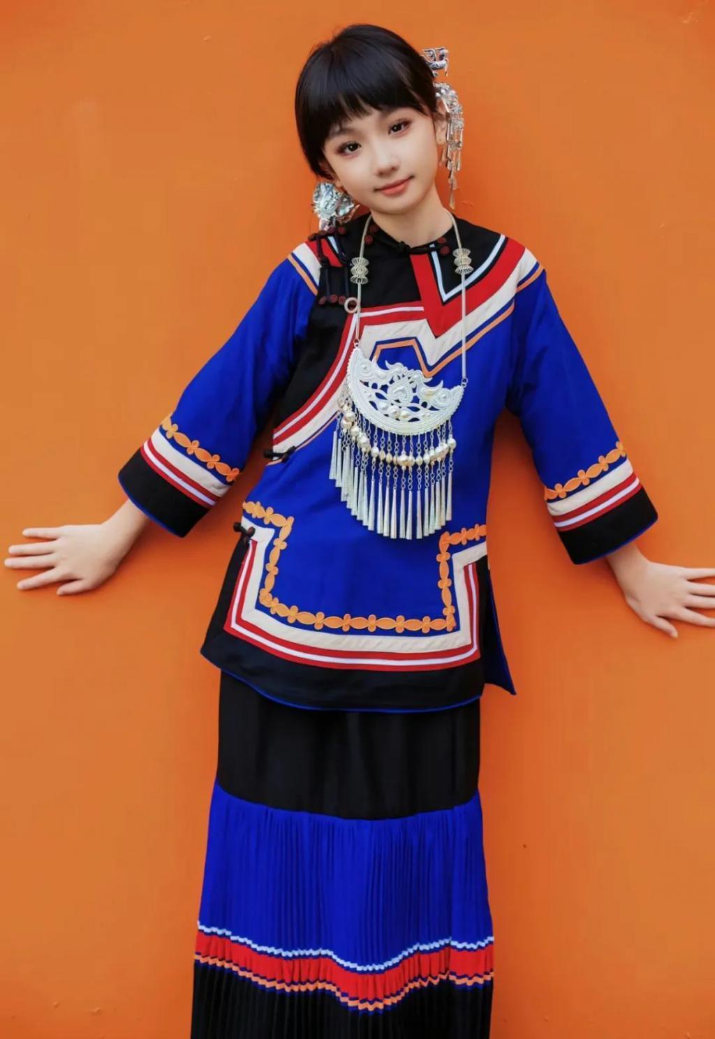 还记得洪欣的女儿吗？10岁的她完美继承妈妈美貌！