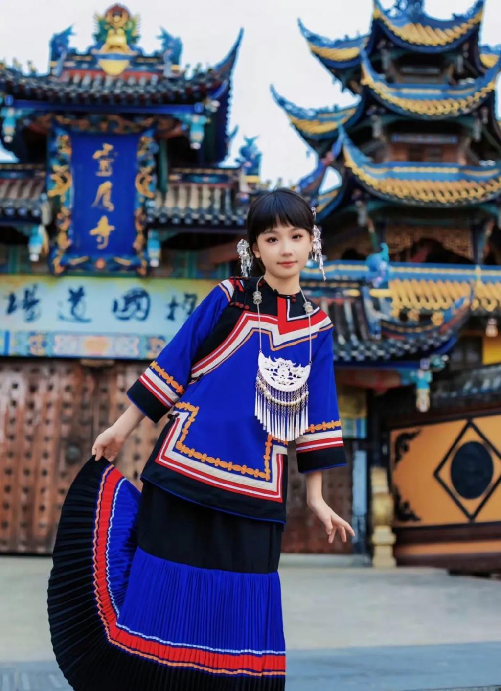 还记得洪欣的女儿吗？10岁的她完美继承妈妈美貌！