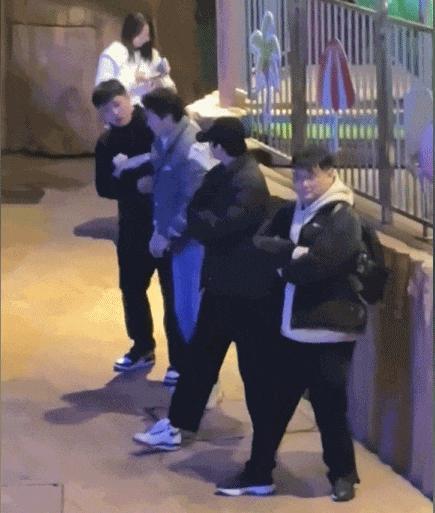 内娱明星，都来蹭小孩哥的热度了