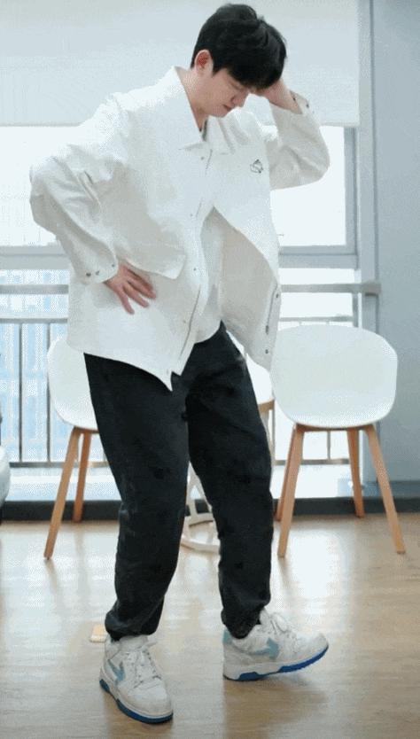 内娱明星，都来蹭小孩哥的热度了
