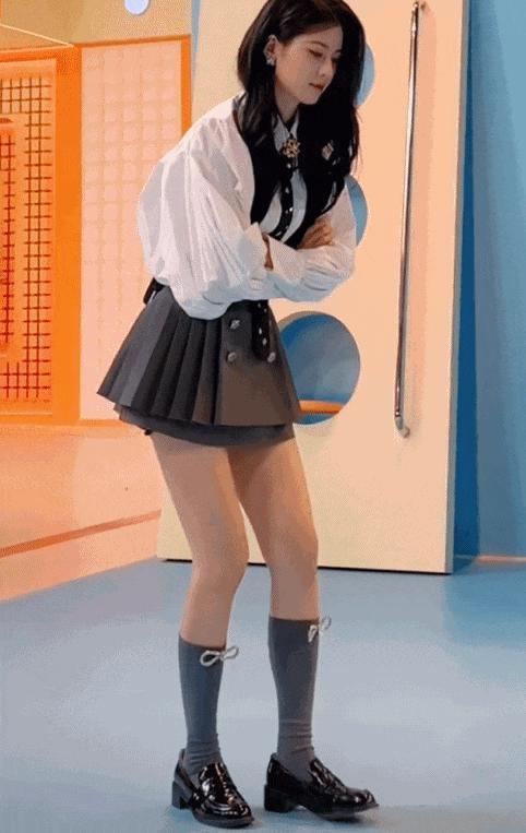 内娱明星，都来蹭小孩哥的热度了