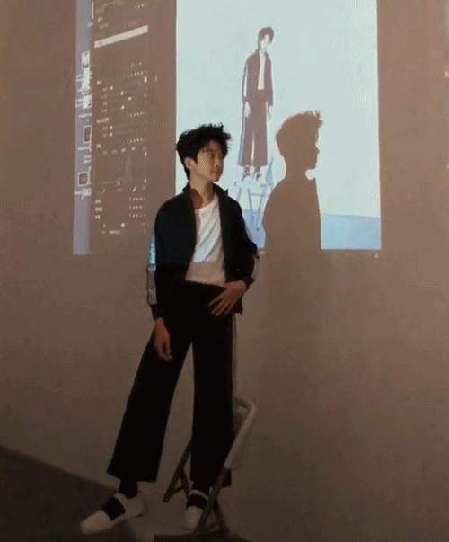 内娱明星，都来蹭小孩哥的热度了