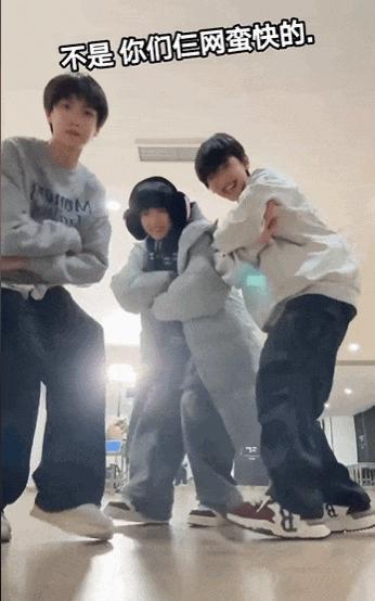 内娱明星，都来蹭小孩哥的热度了