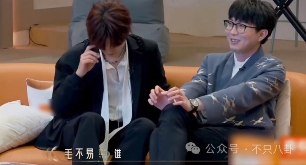 有女友还要立暗恋女星人设？他这是在干什么？