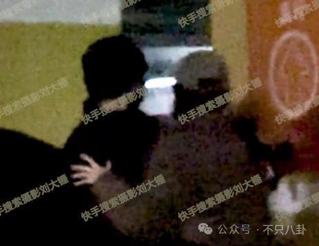 有女友还要立暗恋女星人设？他这是在干什么？