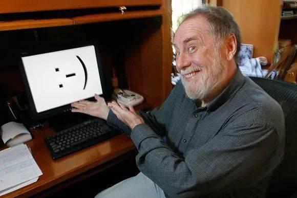 连「男妈妈」都有的 emoji，成了价值几千万美元的「呈堂证供」