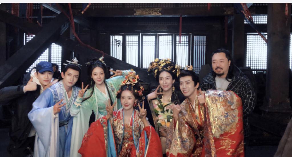 刘晓庆71岁演少女，她42岁就演妈妈了，颜值还吊打女主