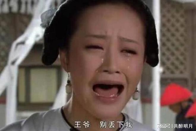 《甄嬛传》：浣碧撞棺而死，不是给果郡王殉葬