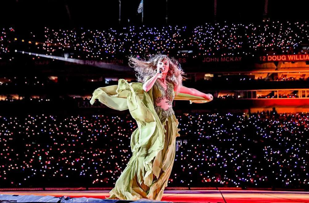 “霉霉”改变了演唱会，也改变了电影