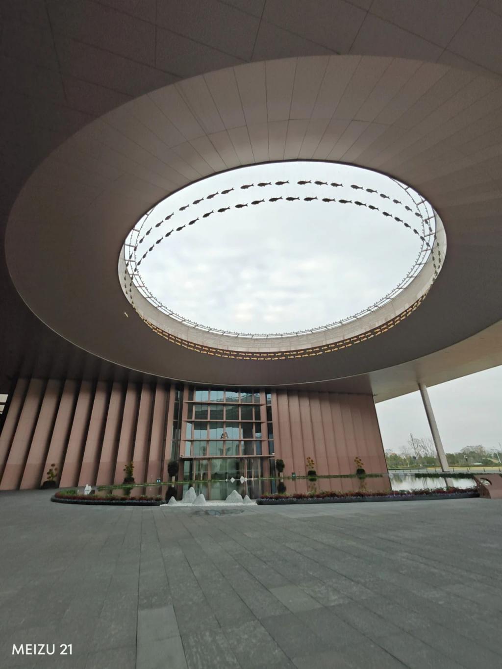 如果手机市场不那么卷，魅族21会是一台好手机。