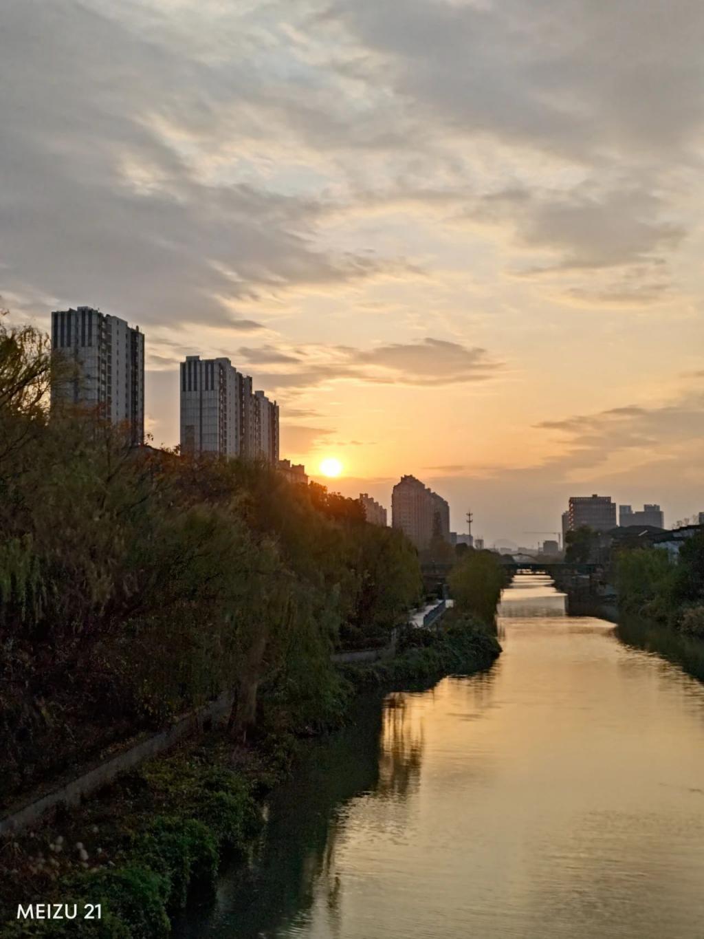 如果手机市场不那么卷，魅族21会是一台好手机。