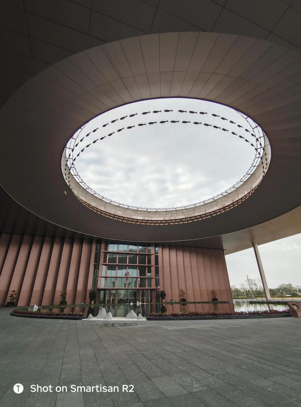 如果手机市场不那么卷，魅族21会是一台好手机。